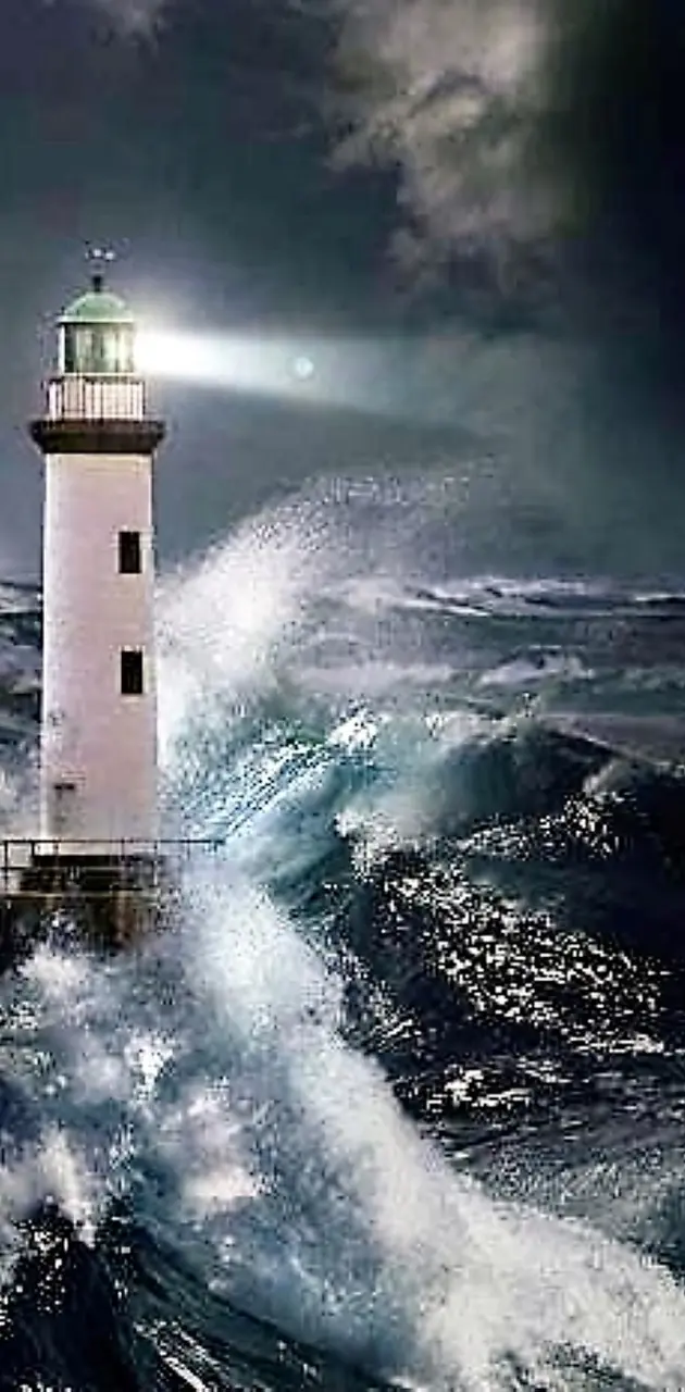 lighthause in storm