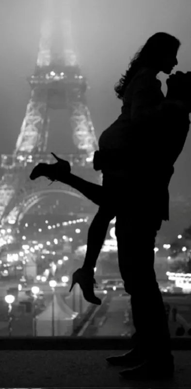 Paris Kiss Bw