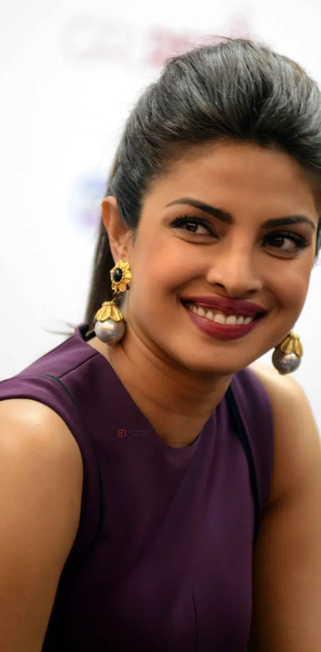 Download Priyanka Chopra In Purple Wallpaper