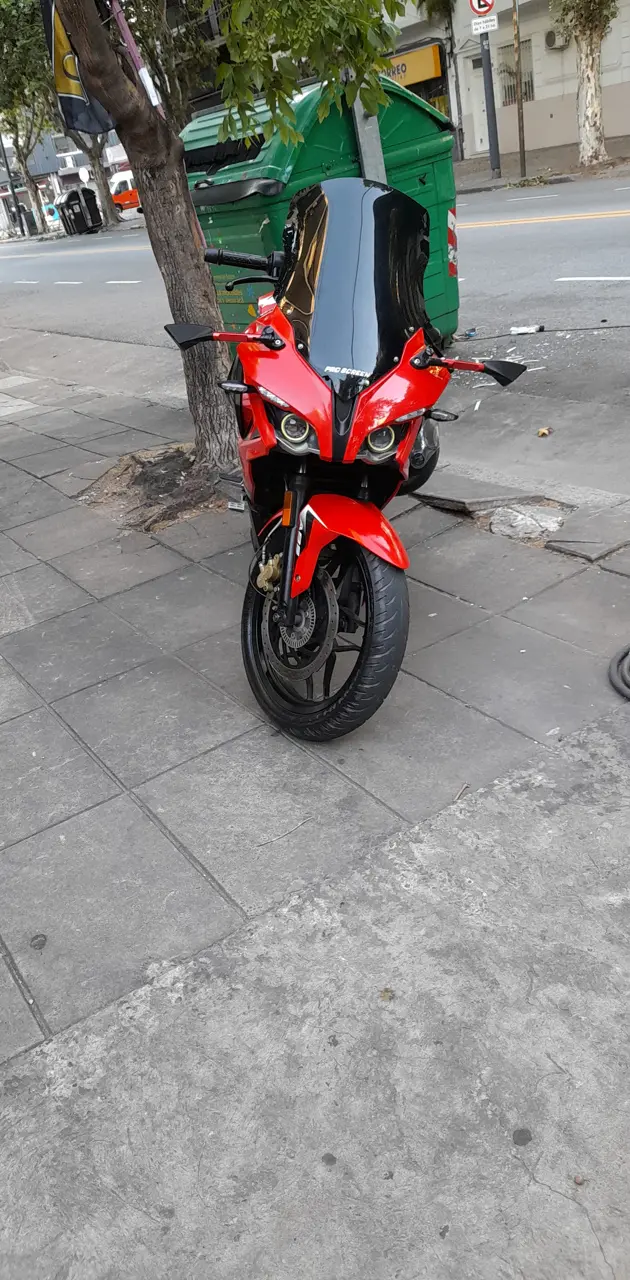 Moto Rouser rs 200 rojo