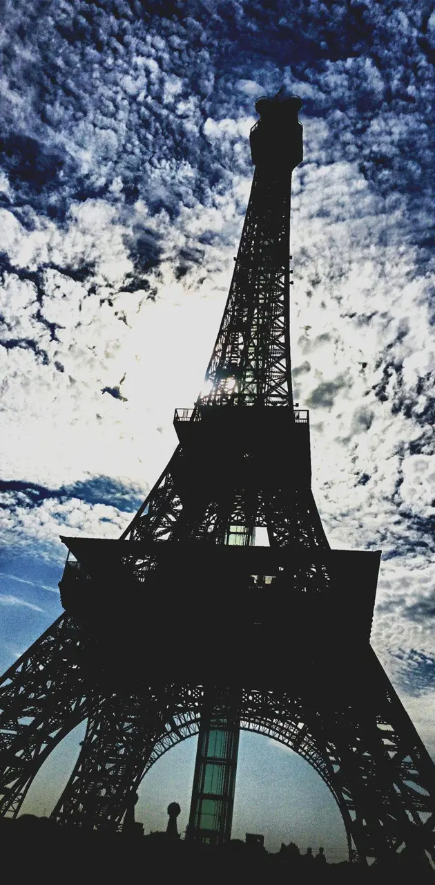 Eiffel tower cloudy