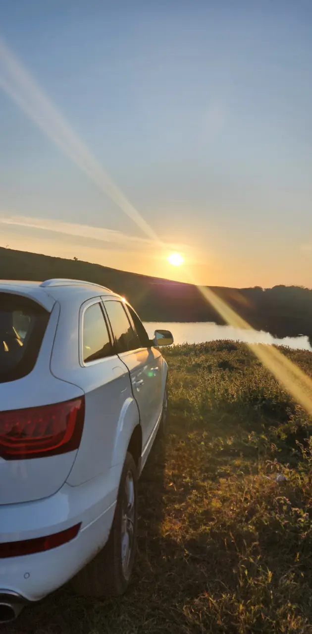 Audi Q7 in Sunset
