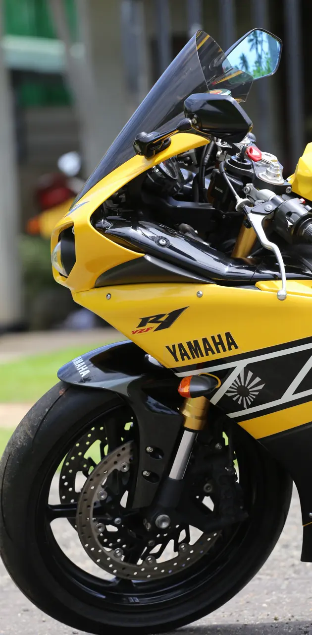 Yamaha R1 