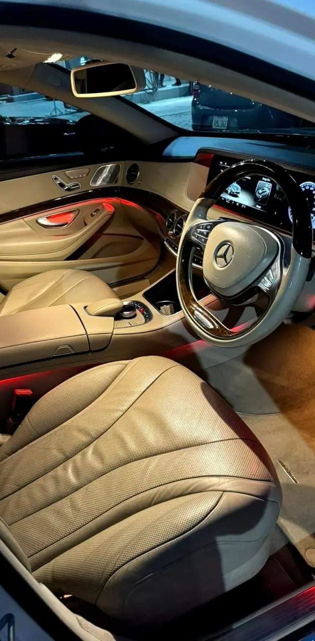 Luxury car room 