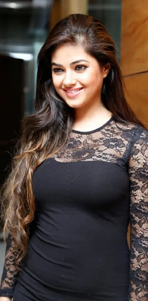 Cute Meera Chopra