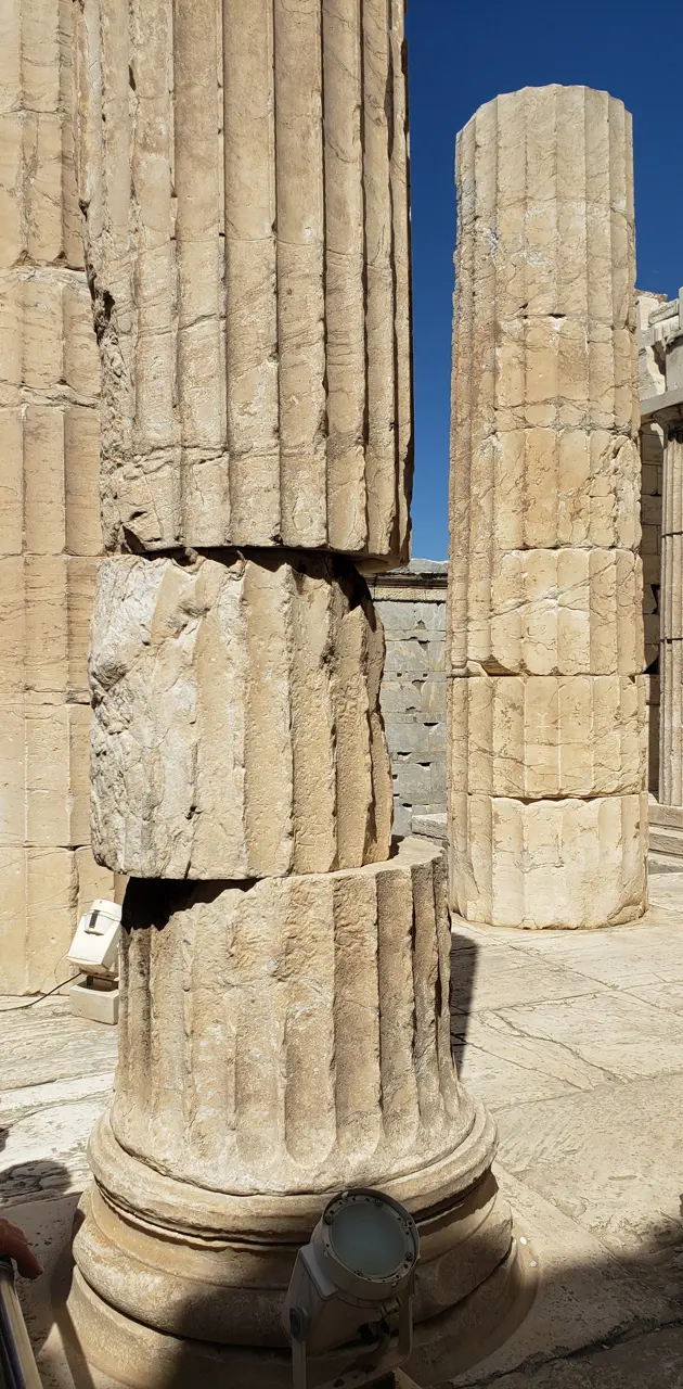 Lopsided pillar