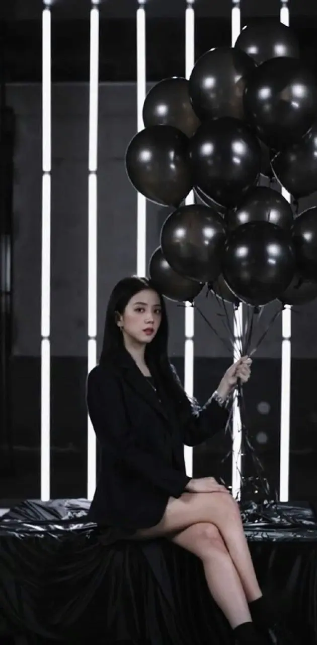 Jisoo with balloons