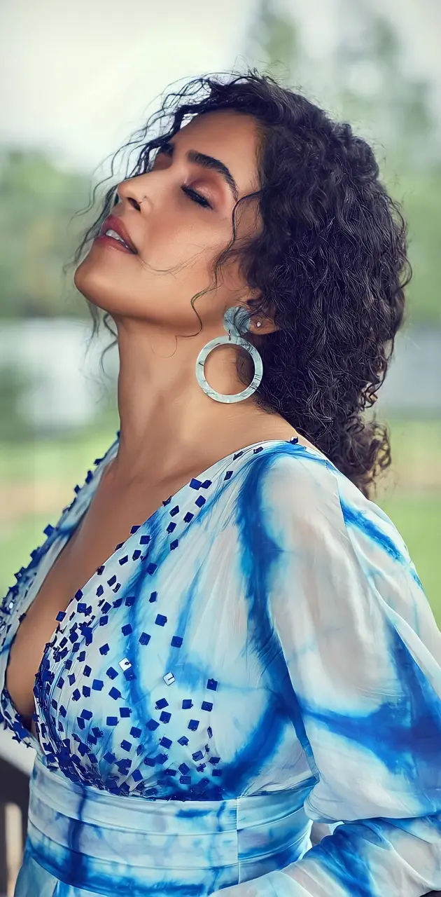 Saniya Malhotra 