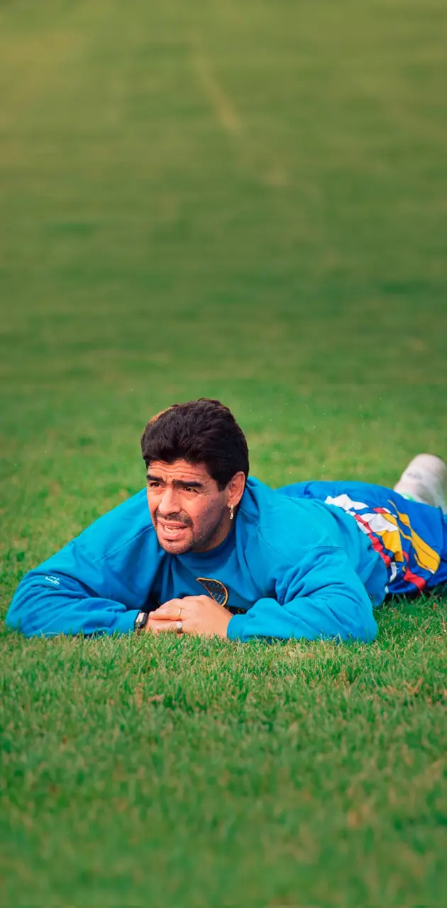 Maradona en el pasto