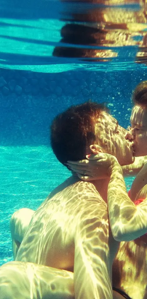 Kiss under water