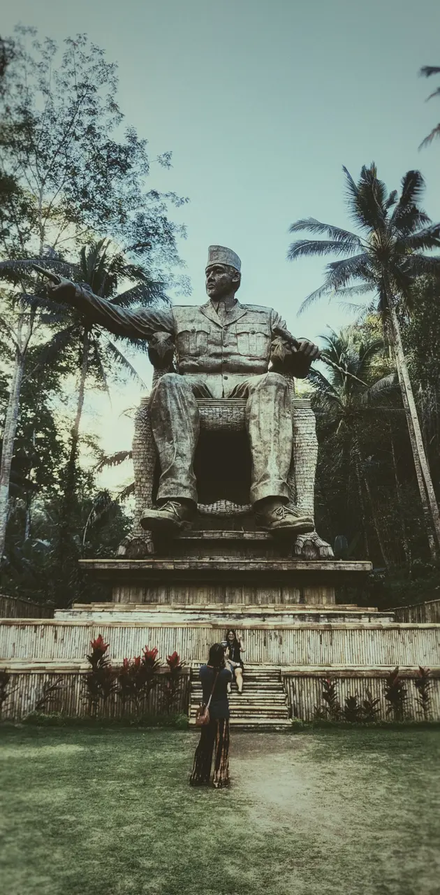 Soekarno Hatta Statue