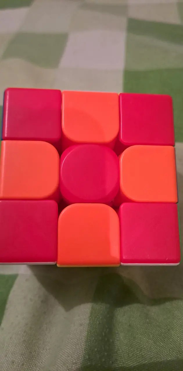 Checkered red cube