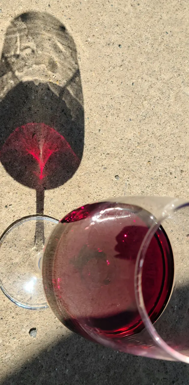 Red wine reflection
