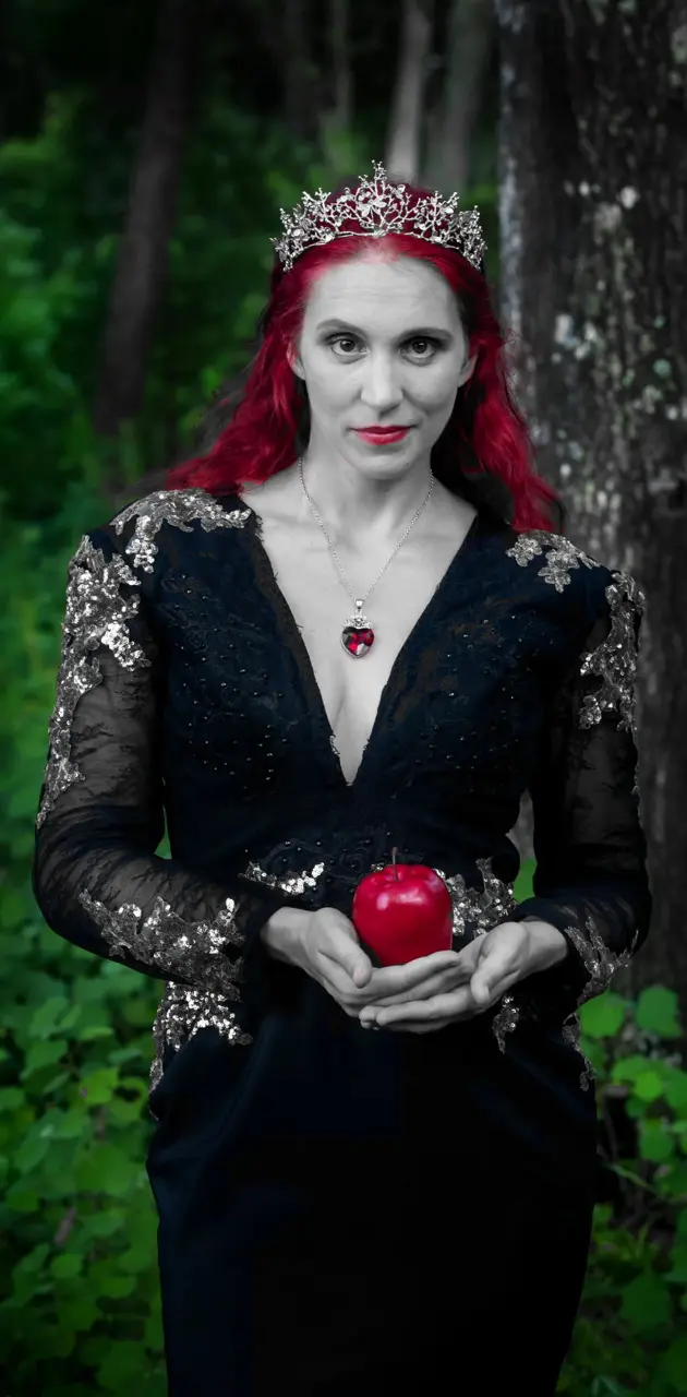 The red apple