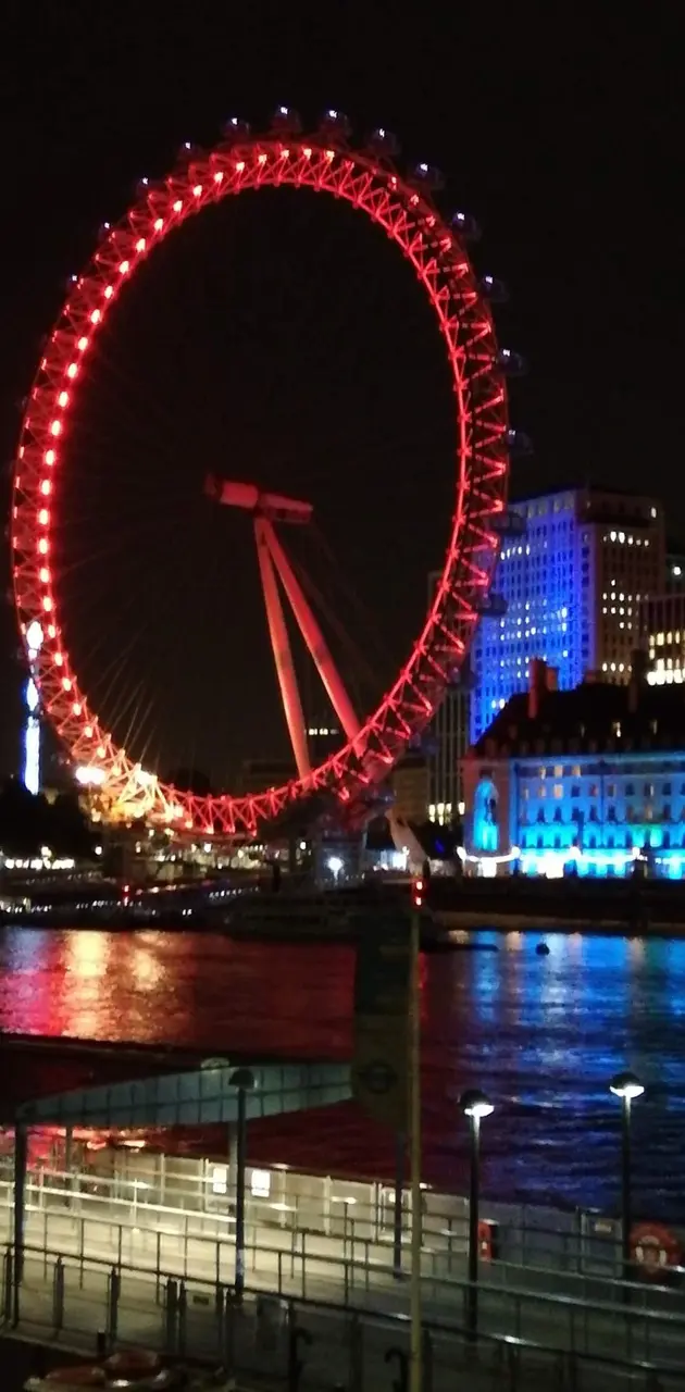 london eye at night inside