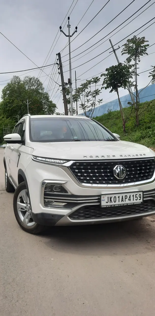 MG Hector Candy white