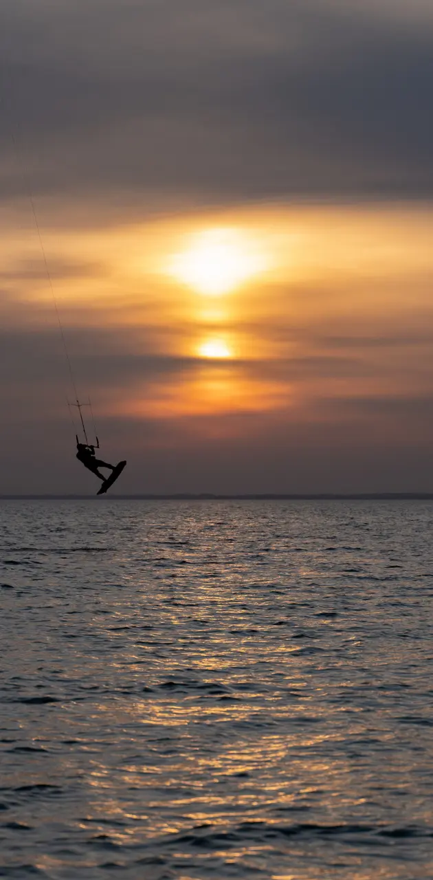 Sunset kitesurf