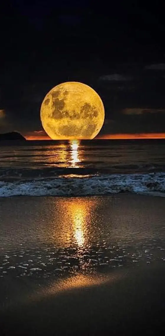Full Moon And  Sea